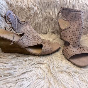 Wedge peep toe sandal